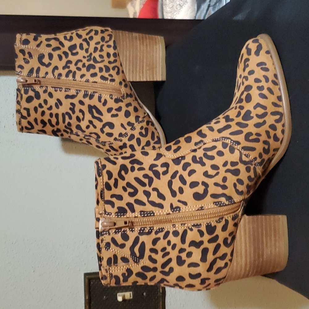 Carlos Santana, Size 8.5, Leopard Print